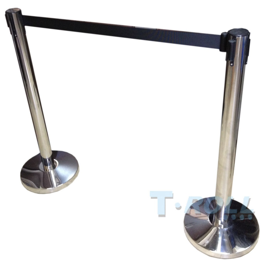 Столбик с вытяжной лентой